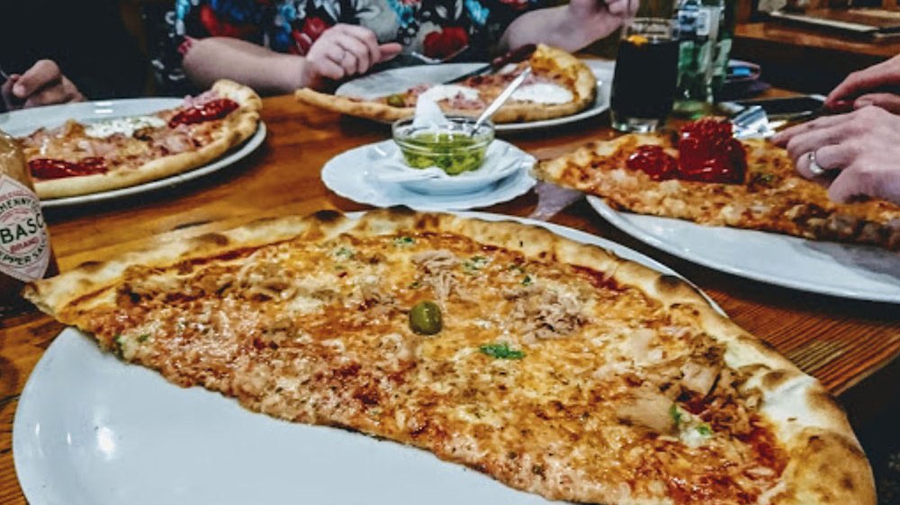 Pizza na stolu